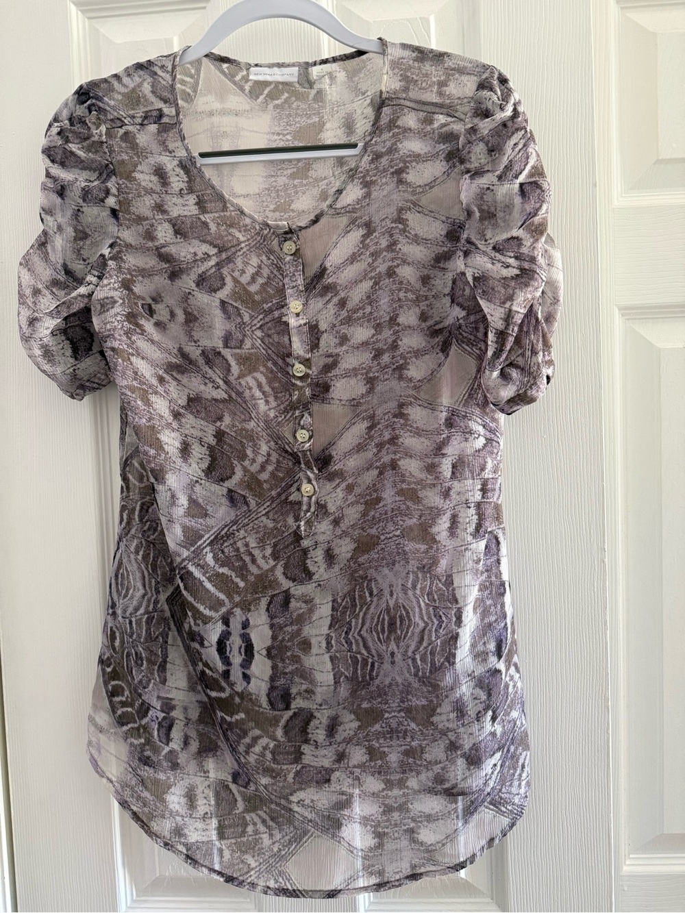 💜 New York & Company Purple and Gray Short-Sleeve Printed Blouse 💜